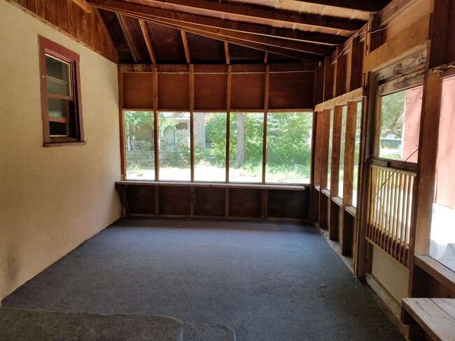 Building Photo - 3 bedroom 1 bath with large garage and shop