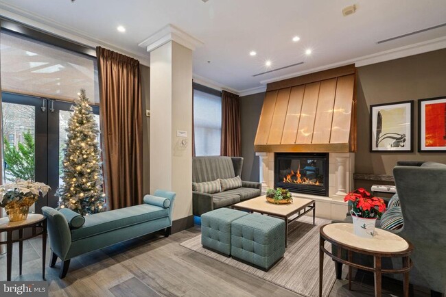 Building Photo - 3101 N Hampton Dr