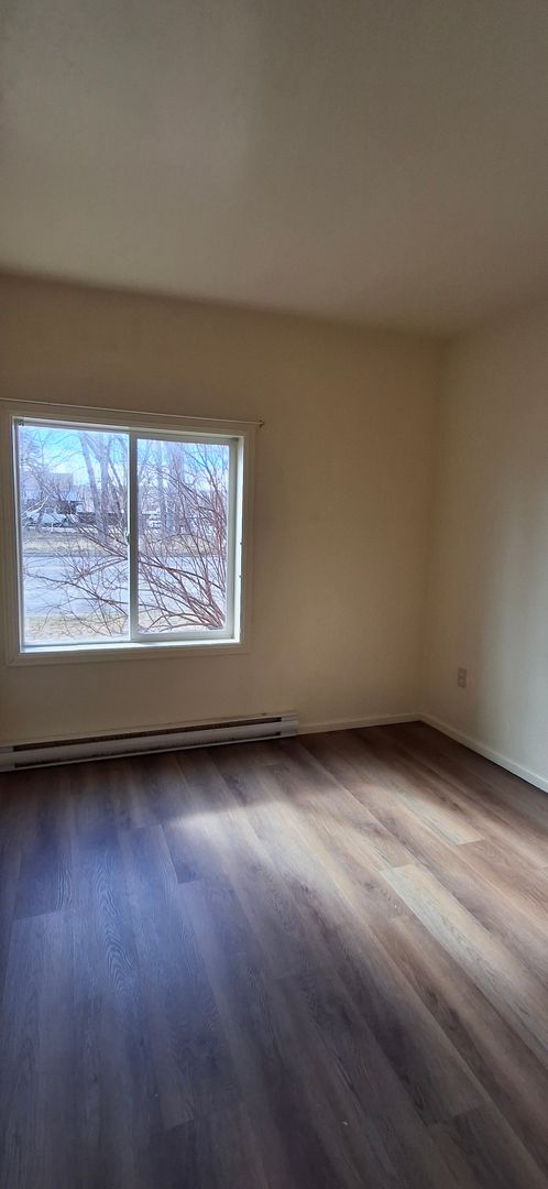 Building Photo - 4 bedroom rental