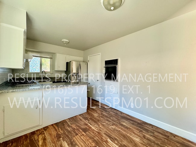 Building Photo - Spacious and Updated 3-Bedroom Duplex in F...
