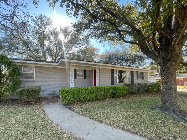 Building Photo - 2324 N 50th St