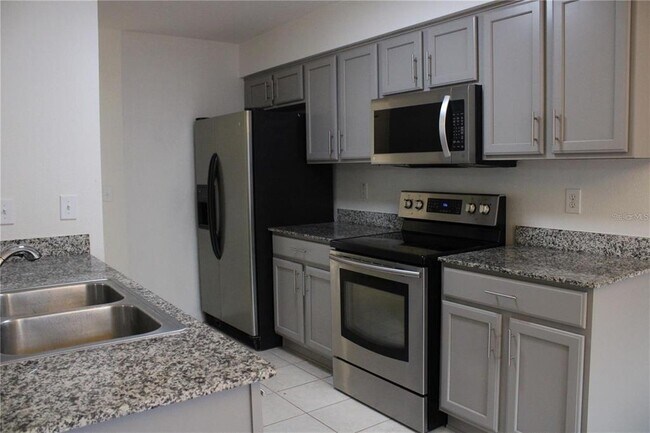 Building Photo - 7840 Carriage Pointe Dr