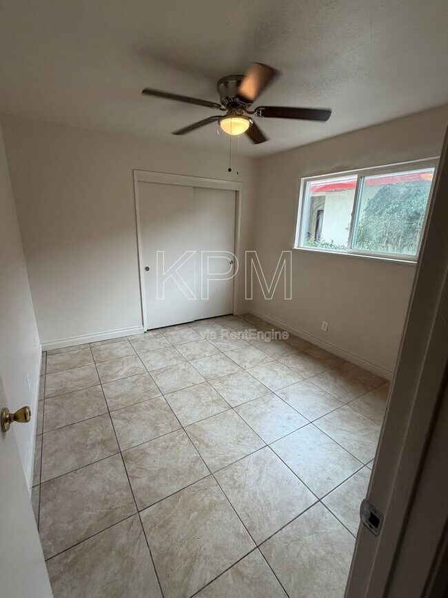 Building Photo - 6808 N El Dorado St