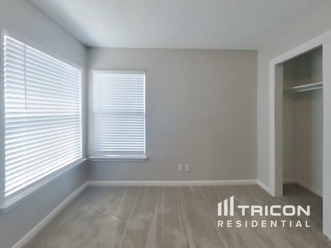 Building Photo - 5930 Encanto Point Dr