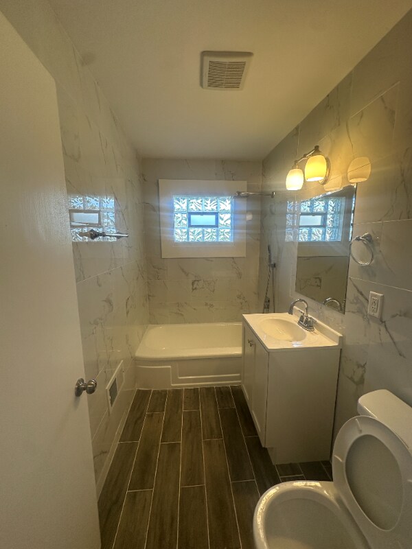 Building Photo - 7230 W Lakefield Dr