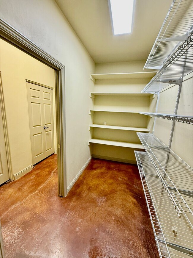 Building Photo - VIEWS in Toquerville Four Bedroom