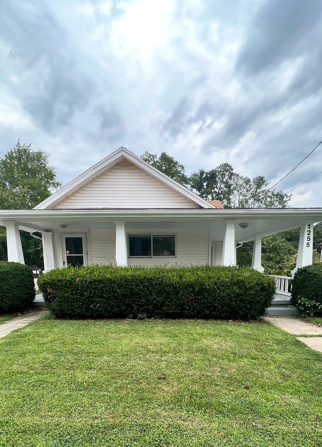 Primary Photo - Single Family House in Kettering