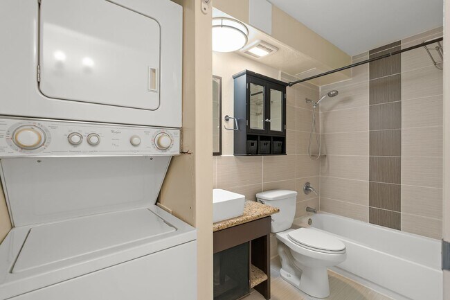 Building Photo - 2092 Kuhio Ave #906