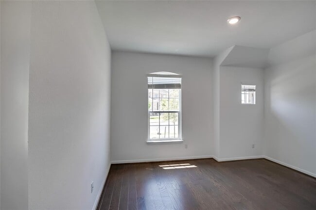 Building Photo - 220 Berean Ln