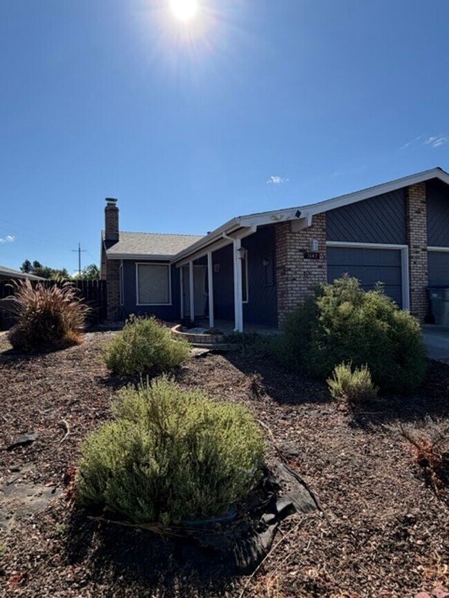 Building Photo - Charming 2 Bedroom, 1 Bath Home with Garage & Fireplace