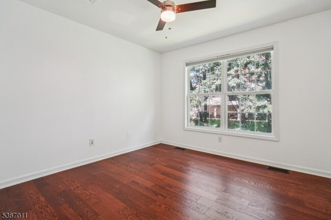 Building Photo - 315 Winthrop Dr