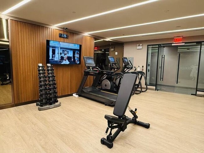 Building Photo - 35-32 Leavitt St