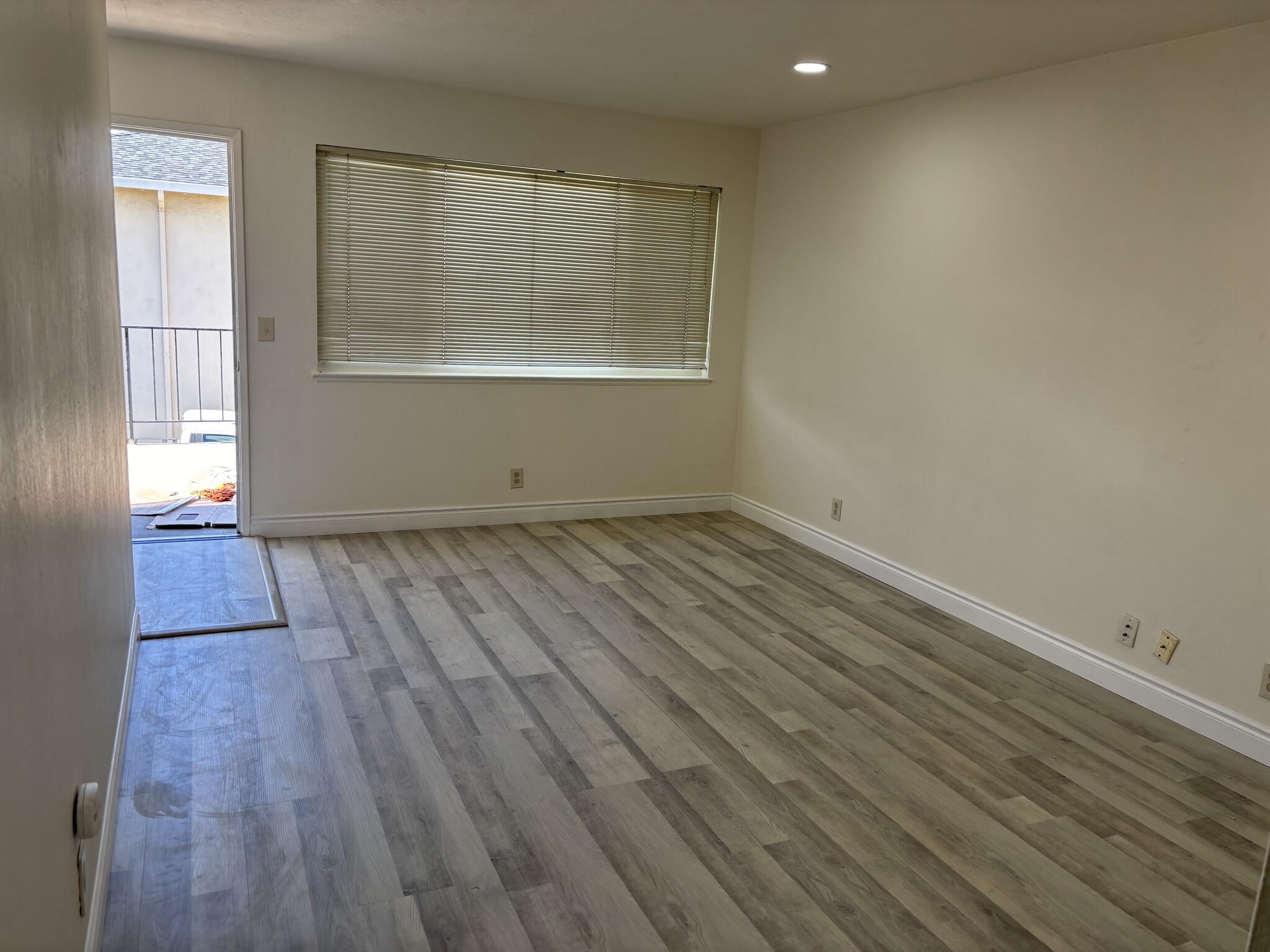 Building Photo - 643 Bolton Ct