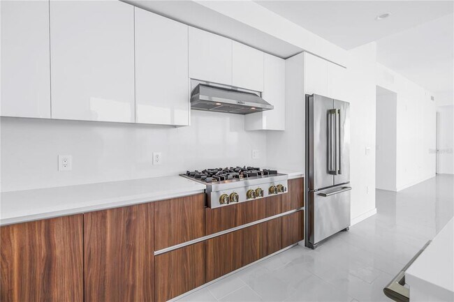 Building Photo - 400 Central Ave