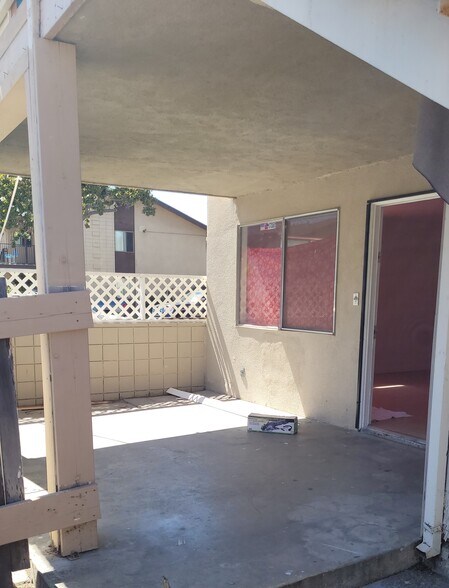Building Photo - 614 N Moraga St