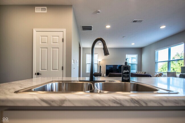 Building Photo - 6024 Medina Spirit Dr