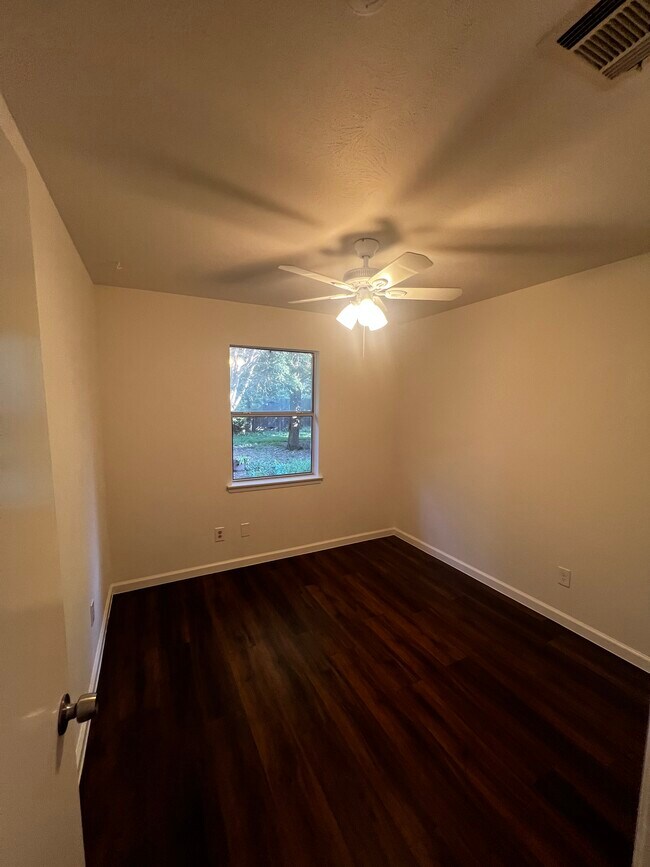 Building Photo - 321 Lena Ln