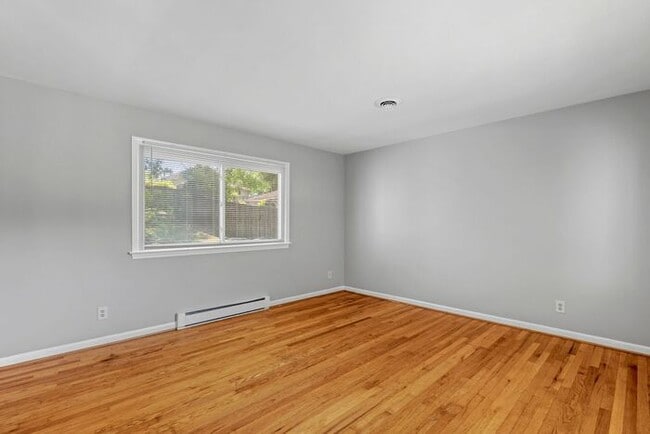 Building Photo - Large Home in Four Seasons Area, Hardwoods, Dining Room, Screed Porch, Fenced!
