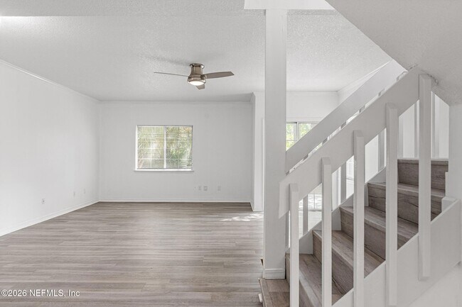 Building Photo - 330 Sunrise Cir