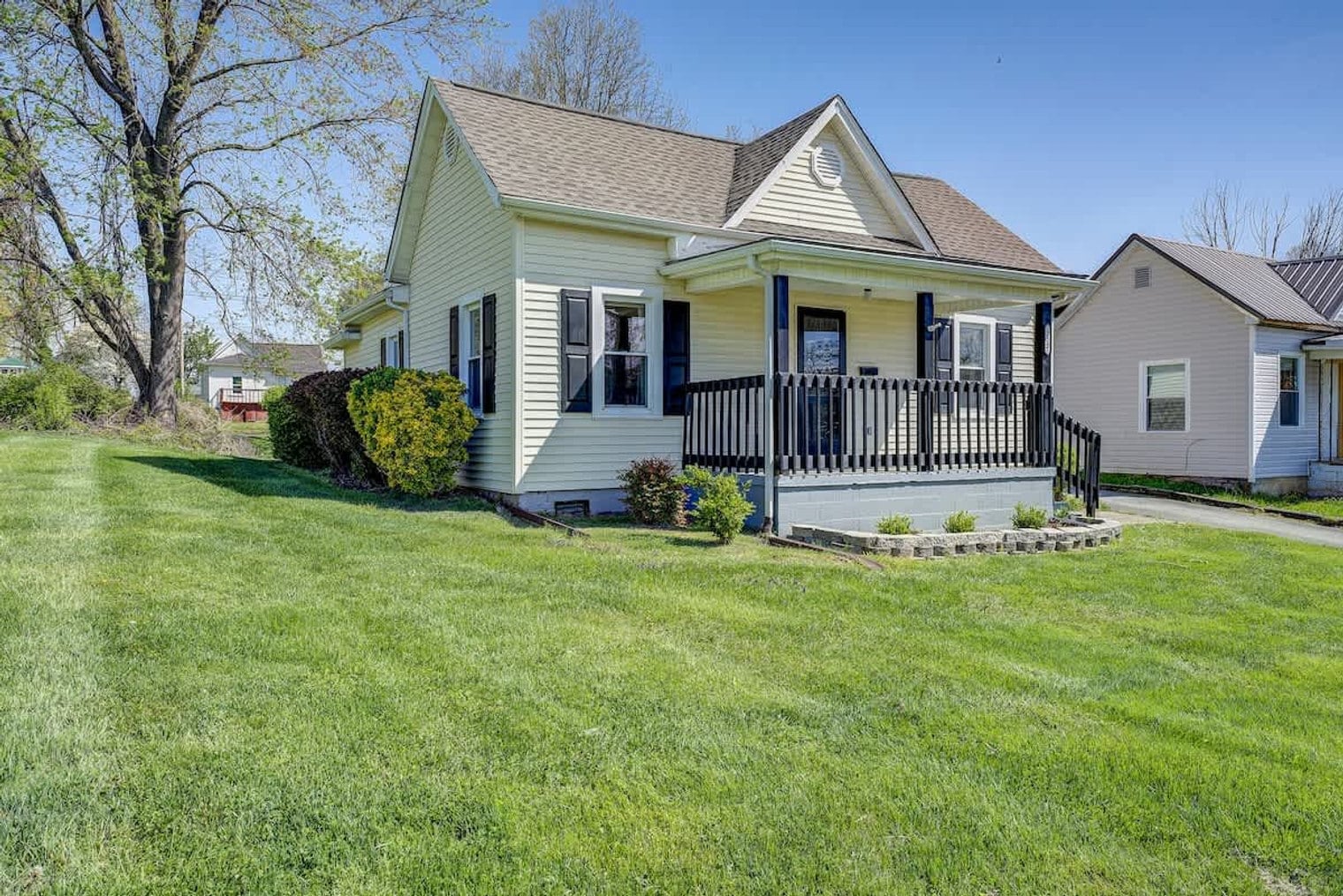 Building Photo - 220 Highland Ave