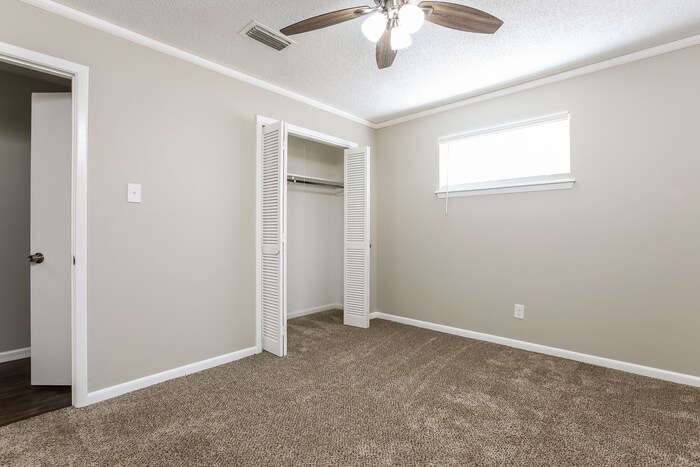 Building Photo - 22 Single Oaks Dr