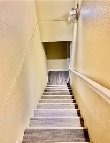 Building Photo - 1510 W Maple Ave