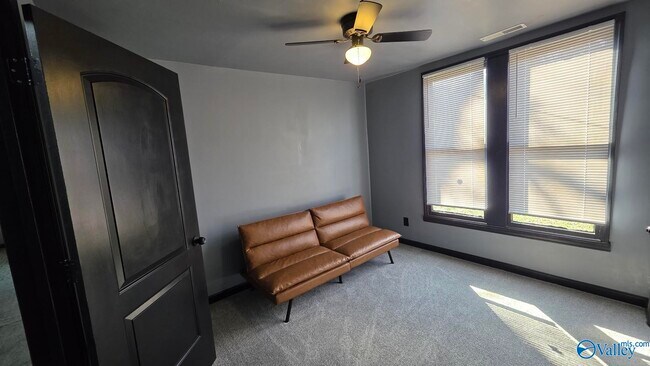 Building Photo - 713 W Washington St