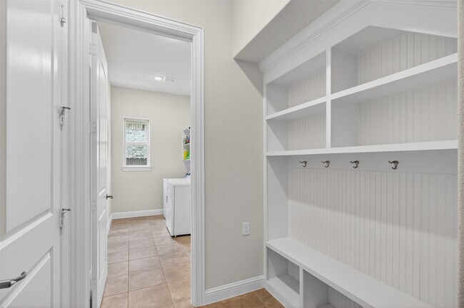 Building Photo - 6007 Marsh Lk Ct