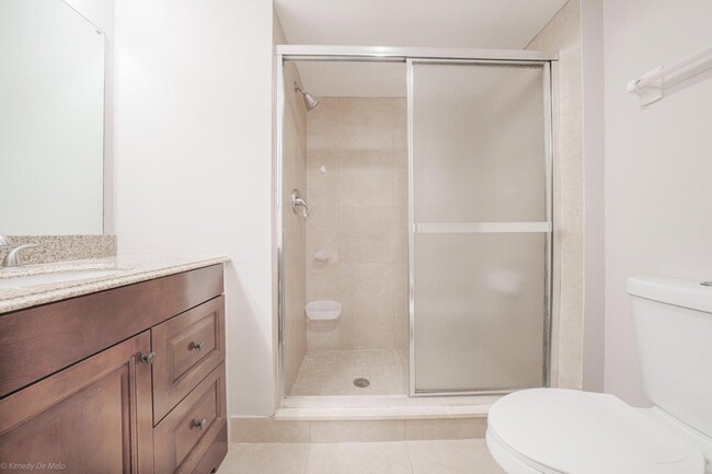 Building Photo - 708 SE 2nd Ave