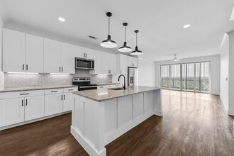 Building Photo - Modern 1/1 Condo in The Colony