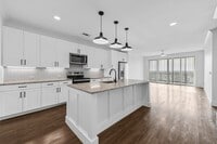 Building Photo - Modern 1/1 Condo in The Colony