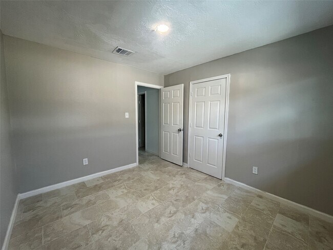 Building Photo - 12829 High Star Dr