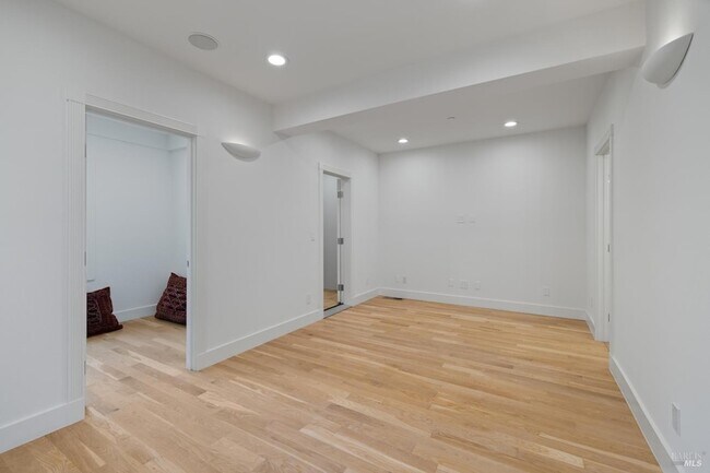 Building Photo - 43 Baywood Terrace