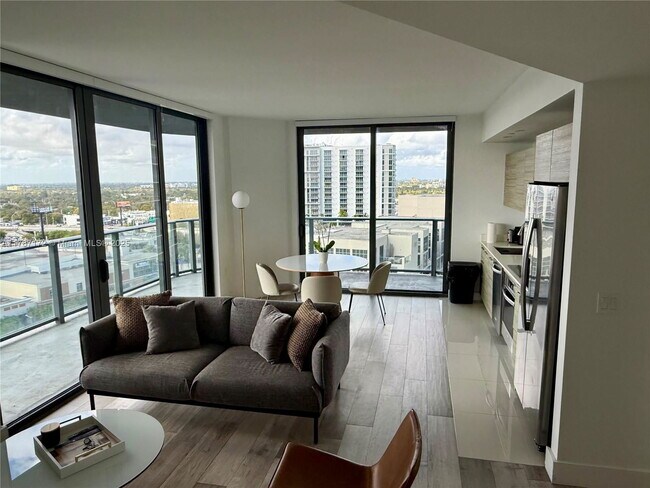 Building Photo - 121 NE 34th St