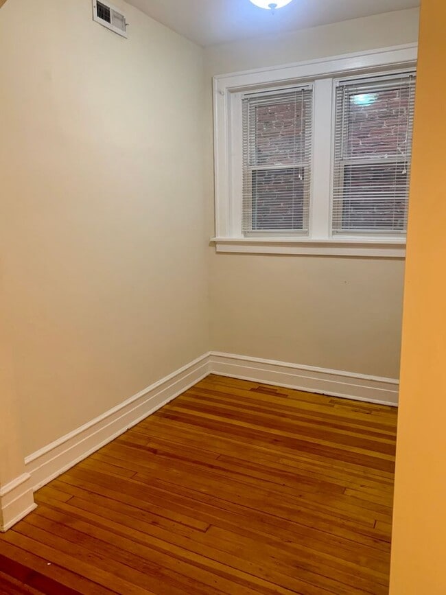 Building Photo - 3117 Grove Ave