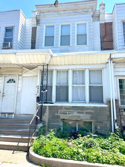 Building Photo - 2413 S 64th St