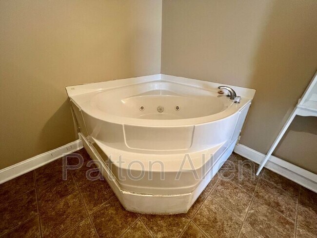 Building Photo - 5 Robert Allman Rd