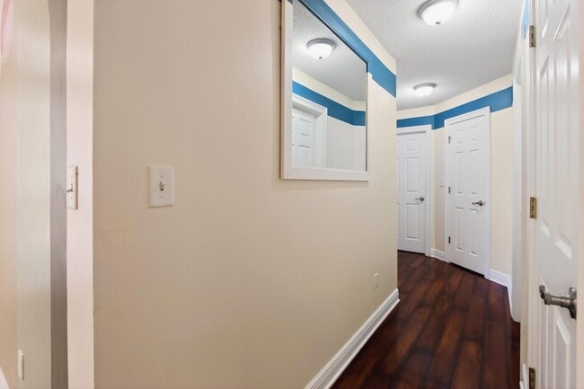 Building Photo - 1249 Northview Dr