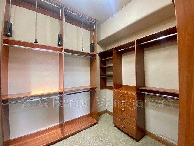 Building Photo - 2336 2336 W Entrada Trail