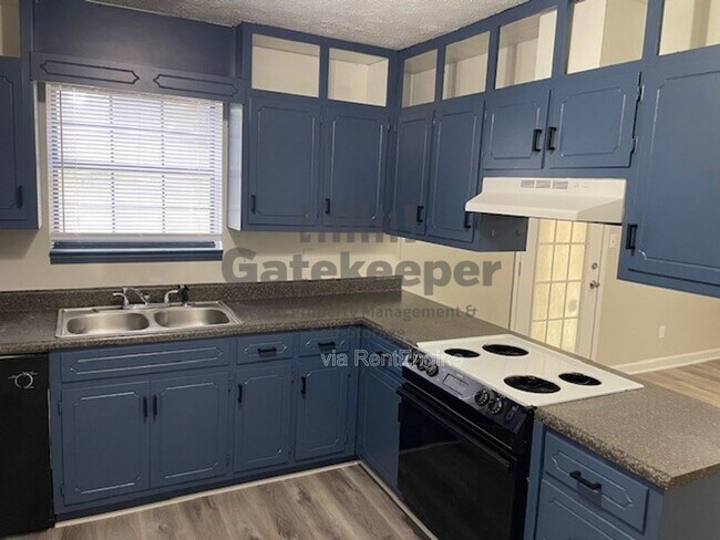 Building Photo - 7345 Chaucer Ct