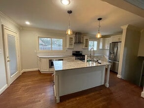 Building Photo - Room in House on Vanderbilt Ln NW