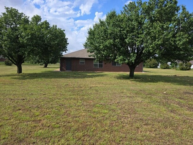 Building Photo - 9561 Lonesome Dove Dr