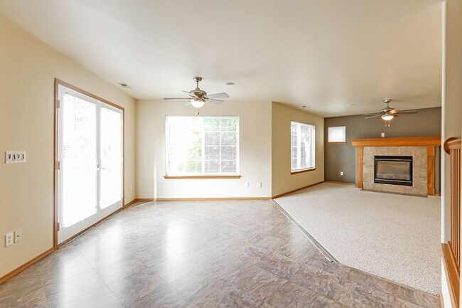 Building Photo - 6907 Desperado Dr SE