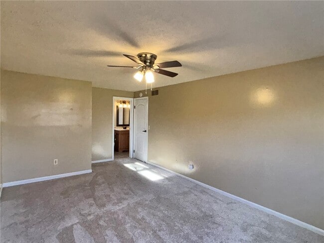 Building Photo - 16 Walnut Cir