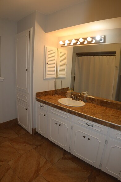 Building Photo - 3730 Fairfield Ave