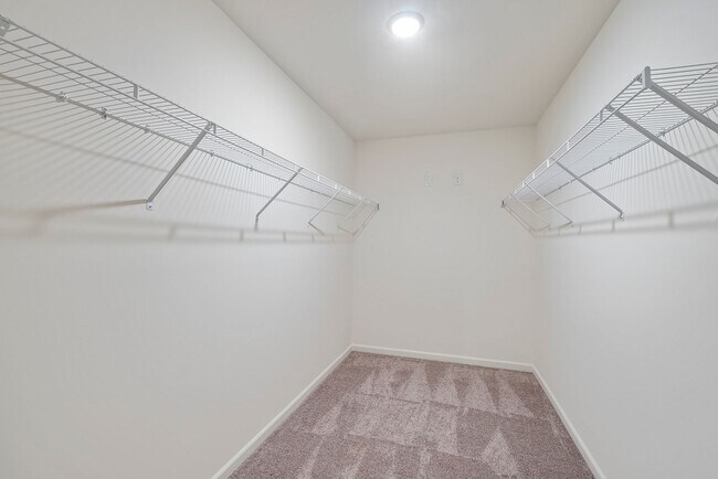 Building Photo - 2058 Gln Xing Dr