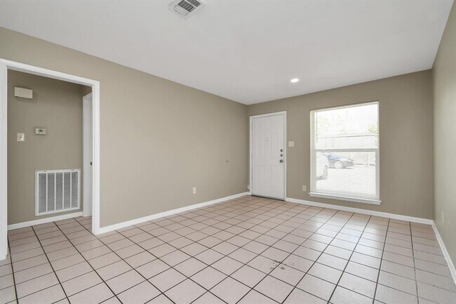 Building Photo - 1736 Crestdale Dr