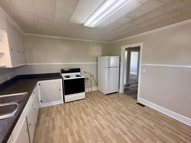 Building Photo - 309-311 W. PINE ST