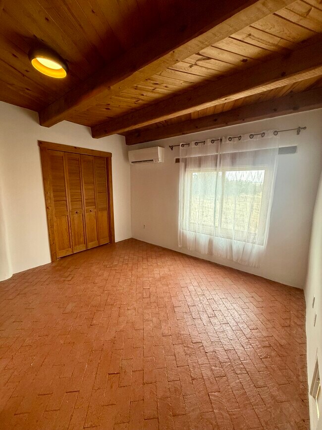 Building Photo - 5 Laughing Raven Rd