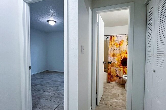 Building Photo - 10 York Ct